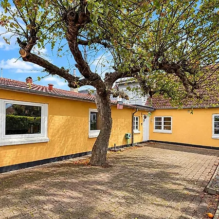 Feriehus 3 Bedroom Beautiful In Broager